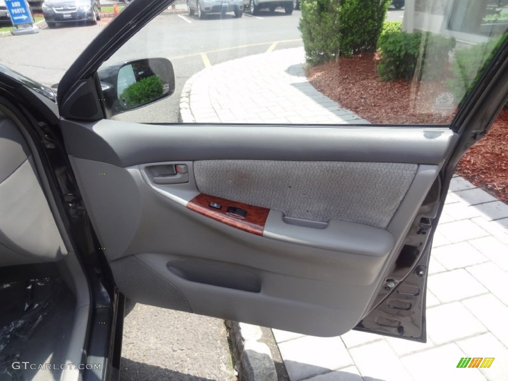 2004 Corolla LE - Black / Light Gray photo #20