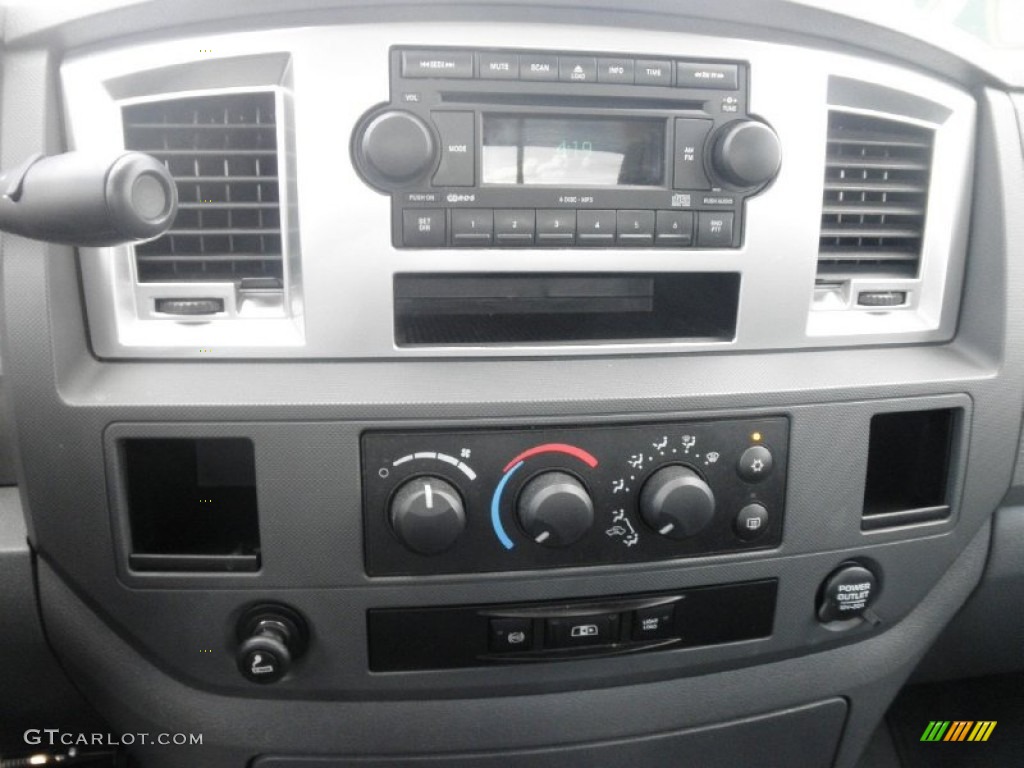 2009 Dodge Ram 2500 SXT Quad Cab Controls Photo #82294978