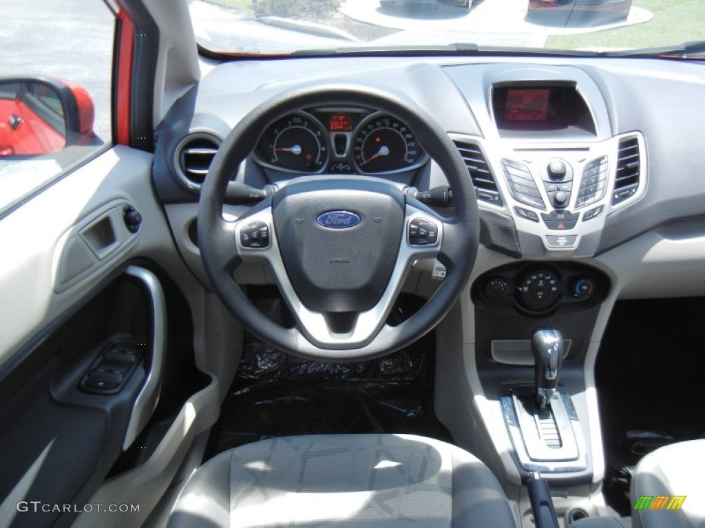 2013 Fiesta SE Sedan - Race Red / Charcoal Black/Light Stone photo #8