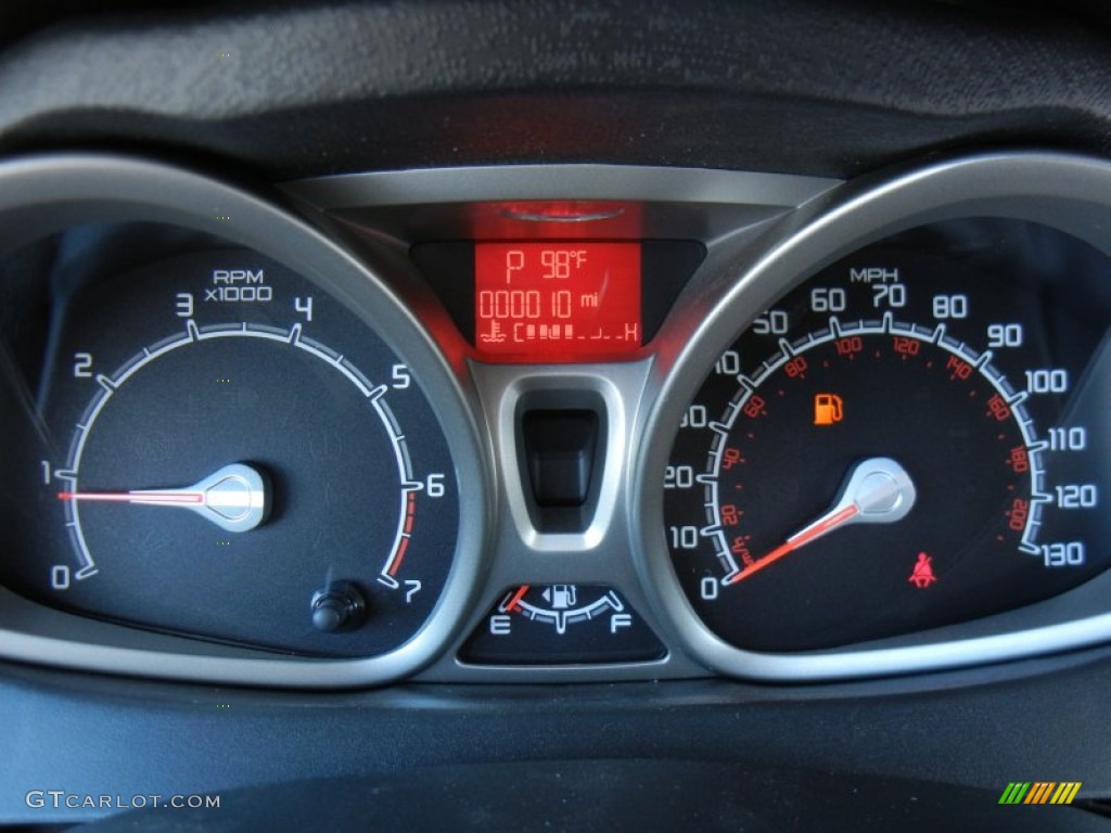 2013 Fiesta SE Sedan - Race Red / Charcoal Black/Light Stone photo #9