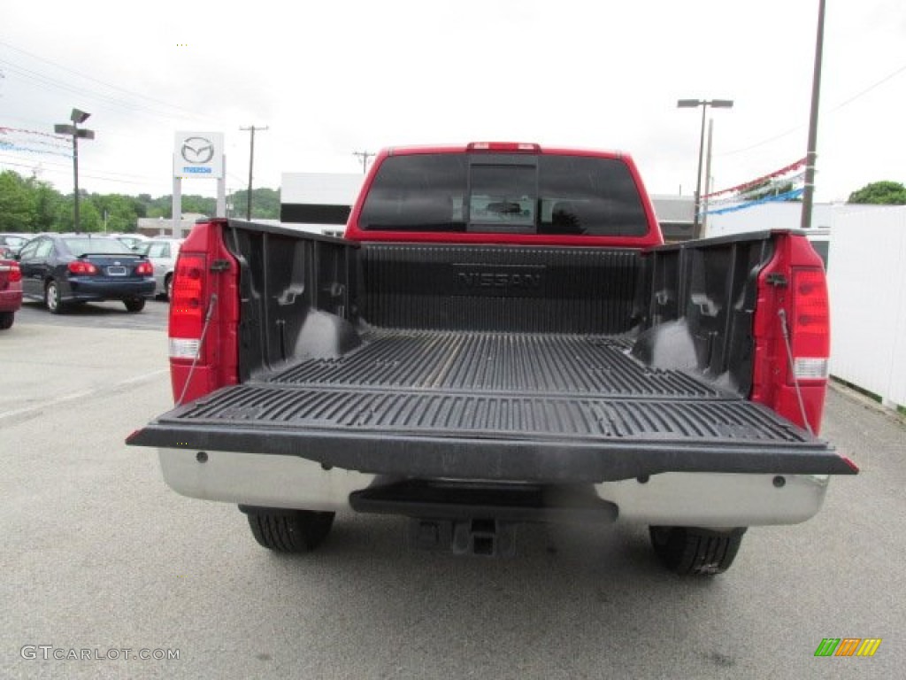 2010 Titan SE King Cab 4x4 - Red Alert / Charcoal photo #8