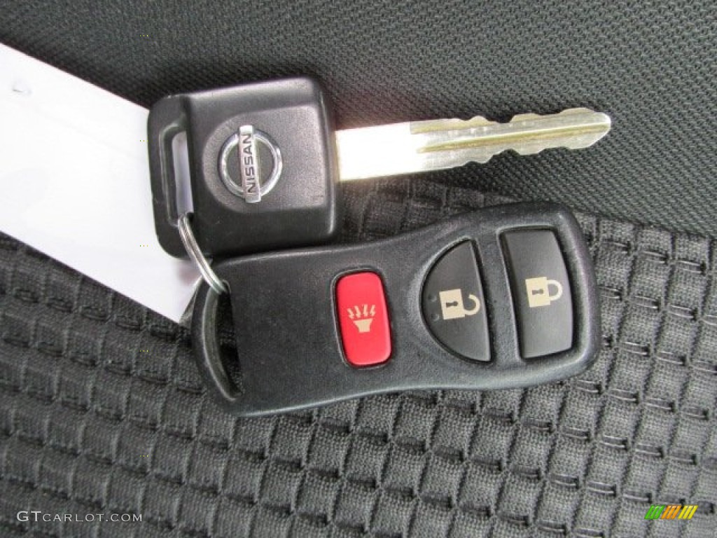 2010 Nissan Titan SE King Cab 4x4 Keys Photos