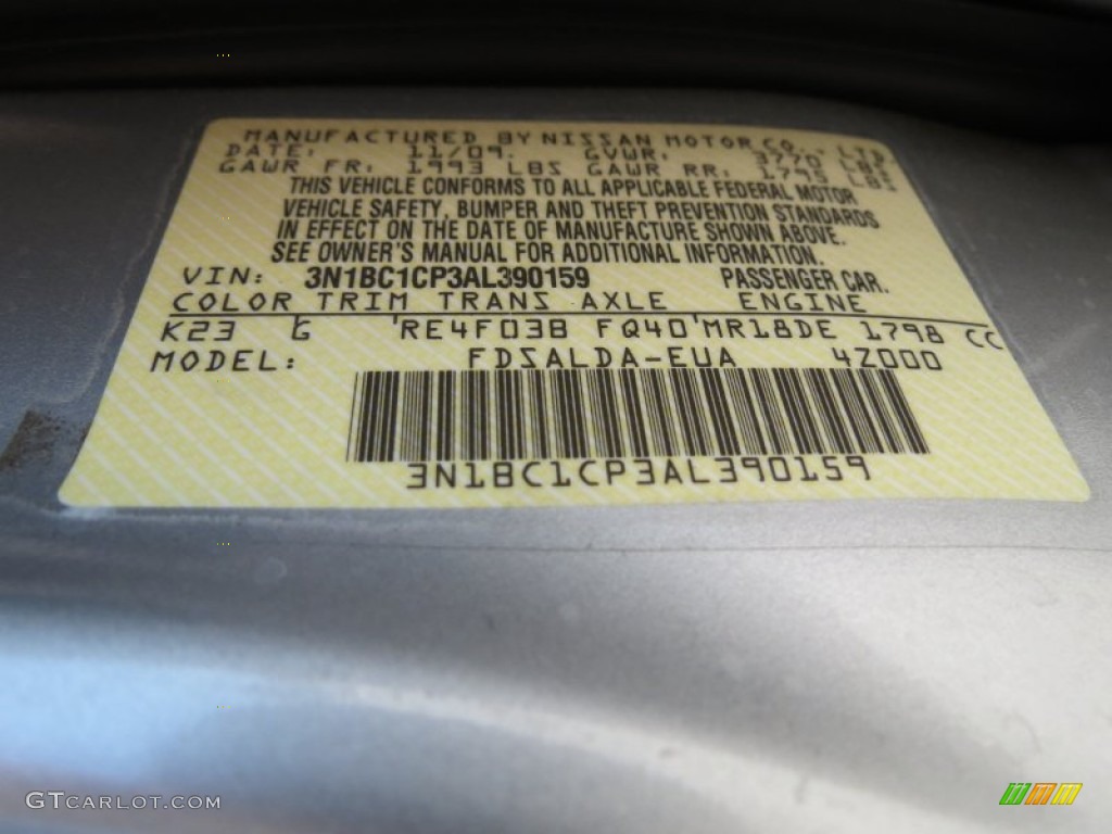 2010 Versa 1.8 S Hatchback - Brilliant Silver Metallic / Charcoal photo #21