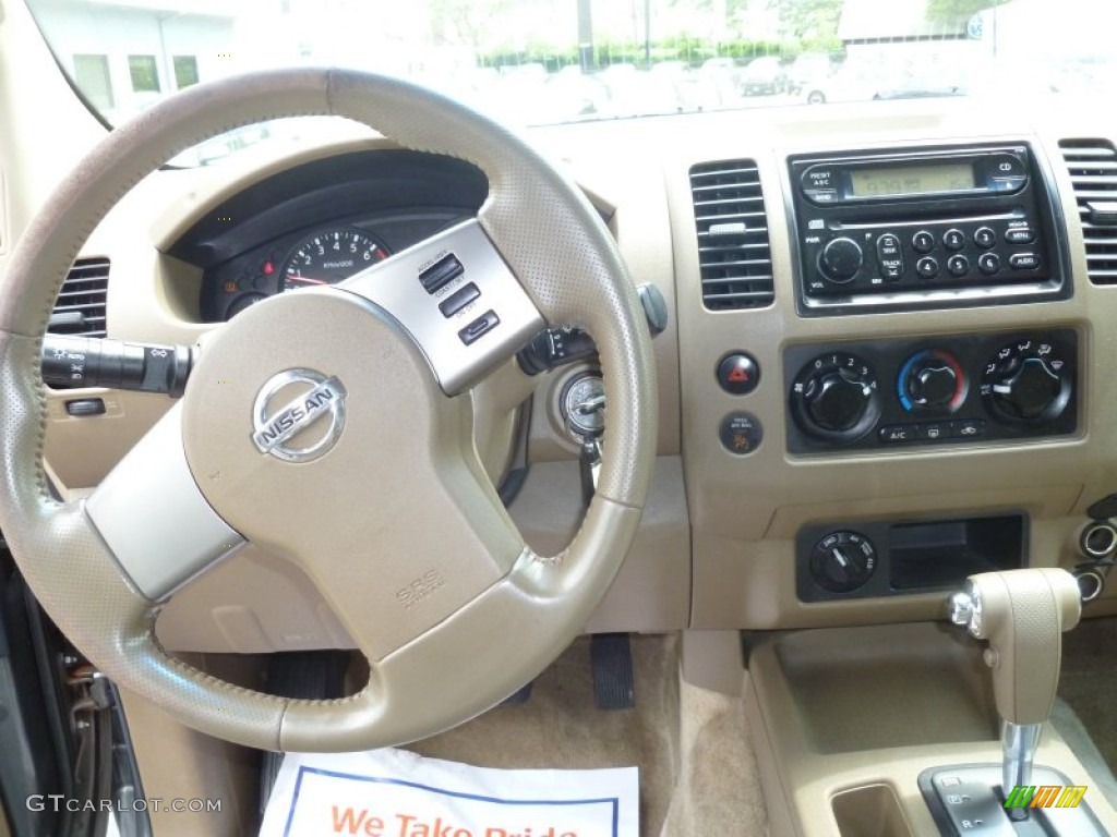 2005 Frontier LE Crew Cab 4x4 - Storm Gray Metallic / Desert photo #12