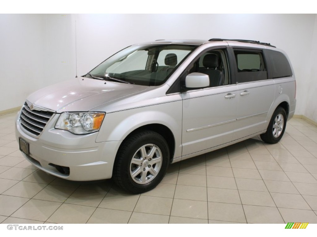 Bright Silver Metallic 2010 Chrysler Town & Country Touring Exterior Photo #82309955