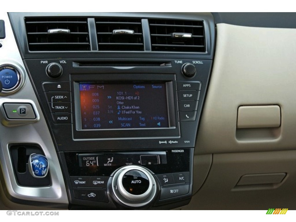 2013 Prius v Three Hybrid - Sea Glass Pearl / Bisque photo #6
