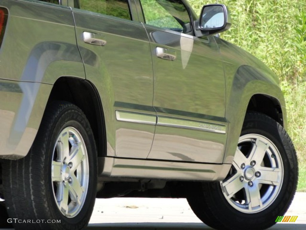 2006 Grand Cherokee Overland 4x4 - Light Khaki Metallic / Dark Khaki/Light Graystone photo #8