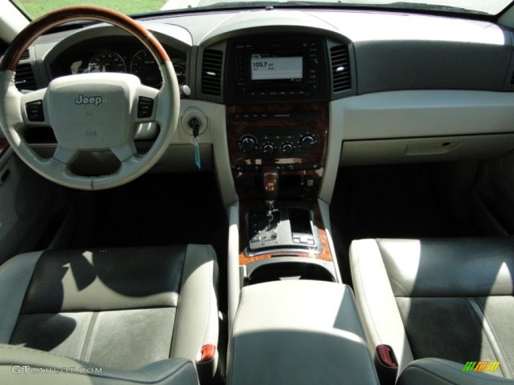 2006 Grand Cherokee Overland 4x4 - Light Khaki Metallic / Dark Khaki/Light Graystone photo #14