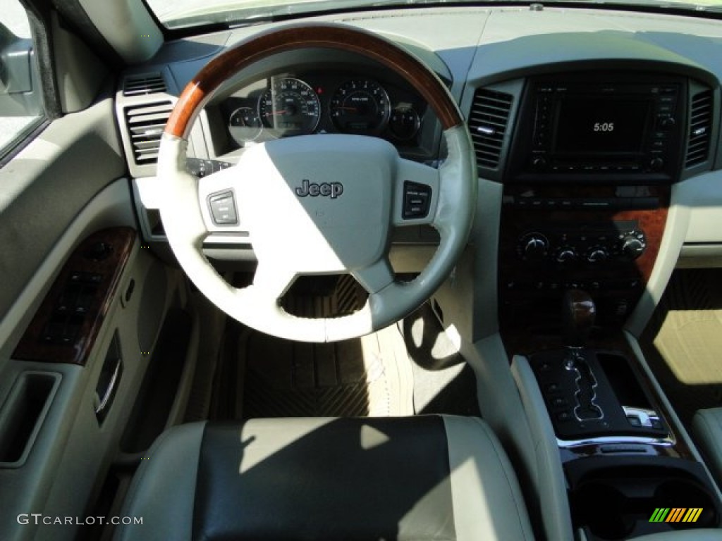 2006 Grand Cherokee Overland 4x4 - Light Khaki Metallic / Dark Khaki/Light Graystone photo #37