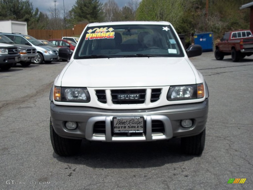 Alpine White Isuzu Rodeo