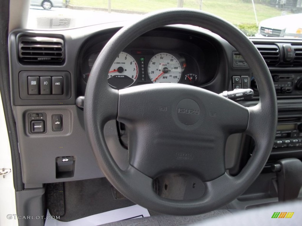 2002 Isuzu Rodeo Sport S Hard Top 4WD Gray Steering Wheel Photo #82312523