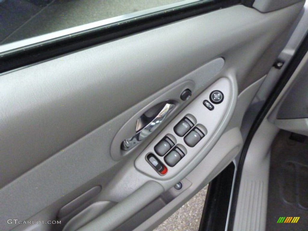 2004 Malibu Sedan - Galaxy Silver Metallic / Gray photo #16