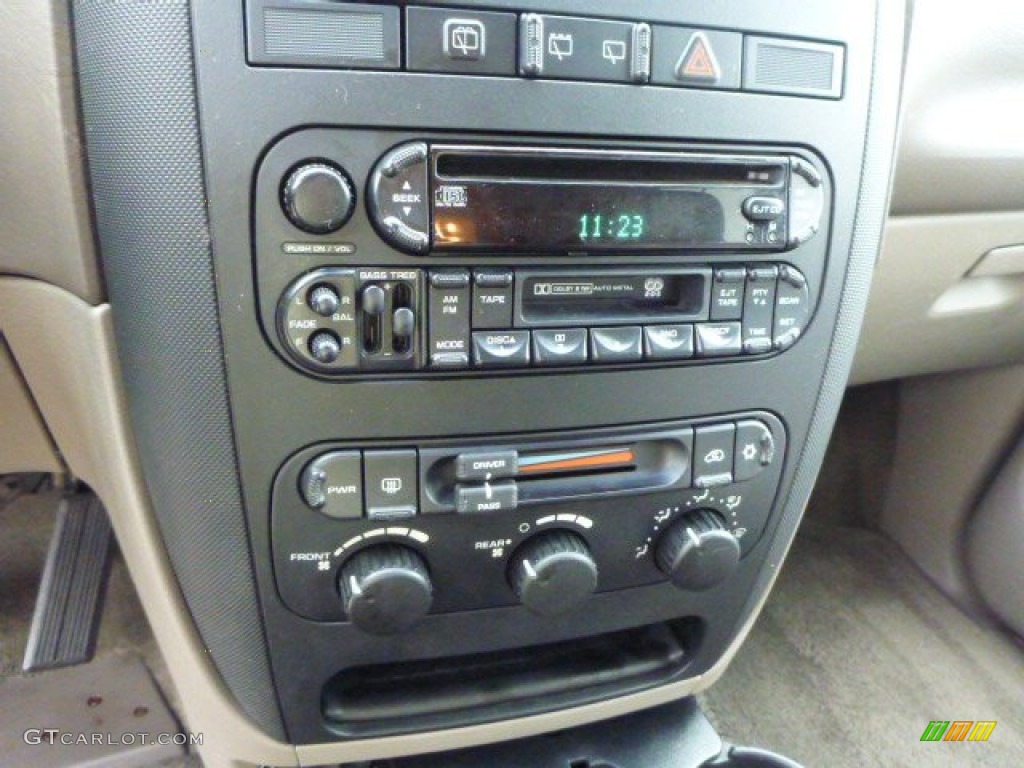 2002 Dodge Grand Caravan Sport Controls Photo #82316687