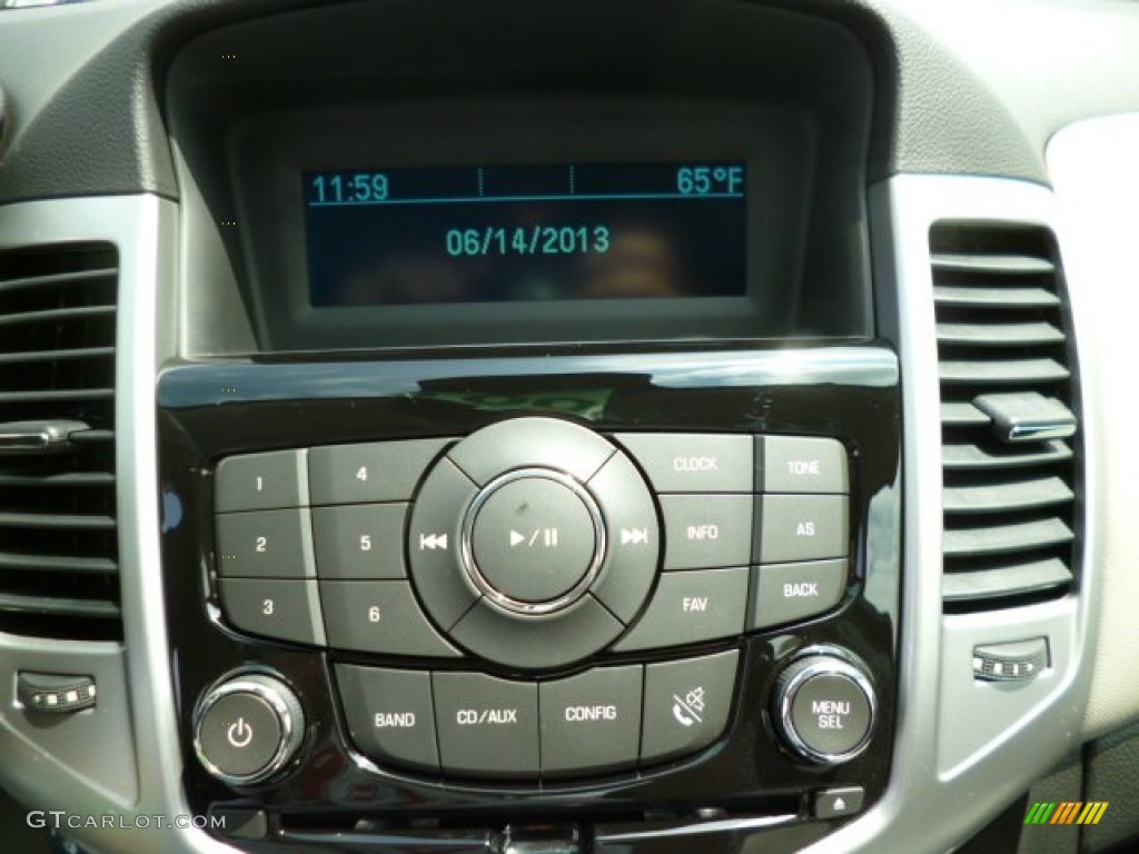 2014 Chevrolet Cruze LS Controls Photo #82318214