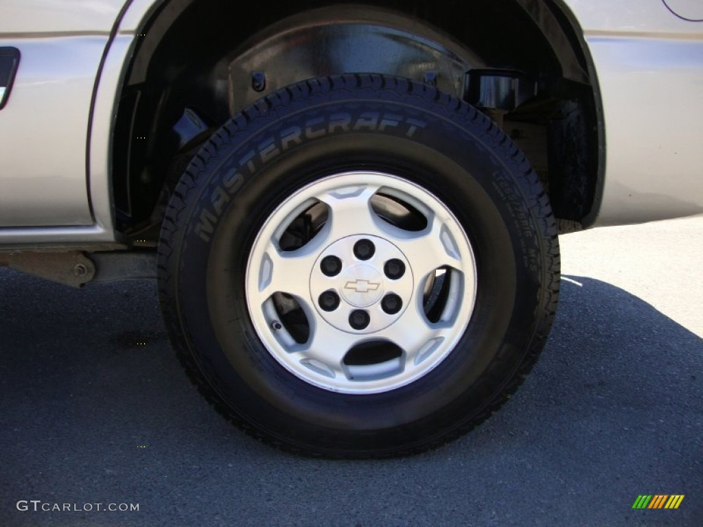 2004 Tahoe LS 4x4 - Sandalwood Metallic / Gray/Dark Charcoal photo #26