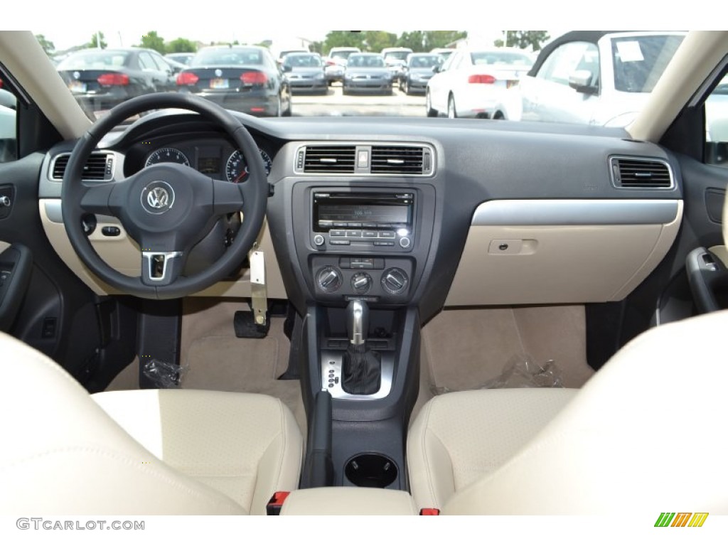 2013 Volkswagen Jetta SE Sedan Cornsilk Beige Dashboard Photo #82326349
