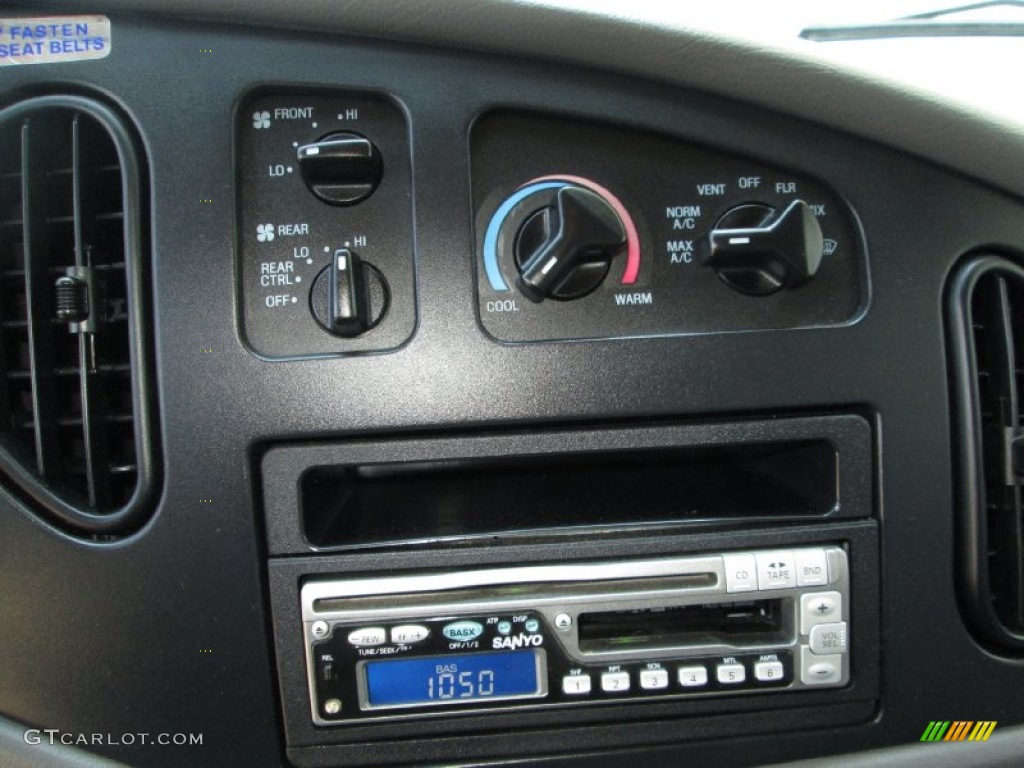1999 Ford E Series Van E350 Super Duty XLT Extended Passenger Controls Photo #82329974