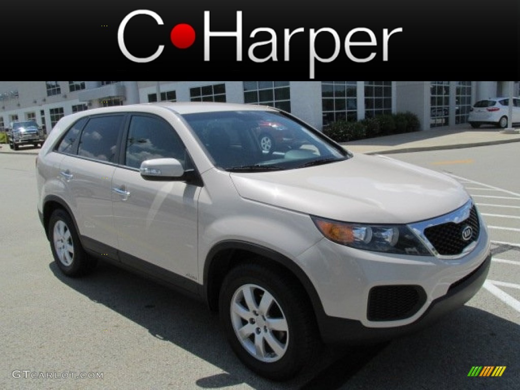 White Sand Beige Kia Sorento