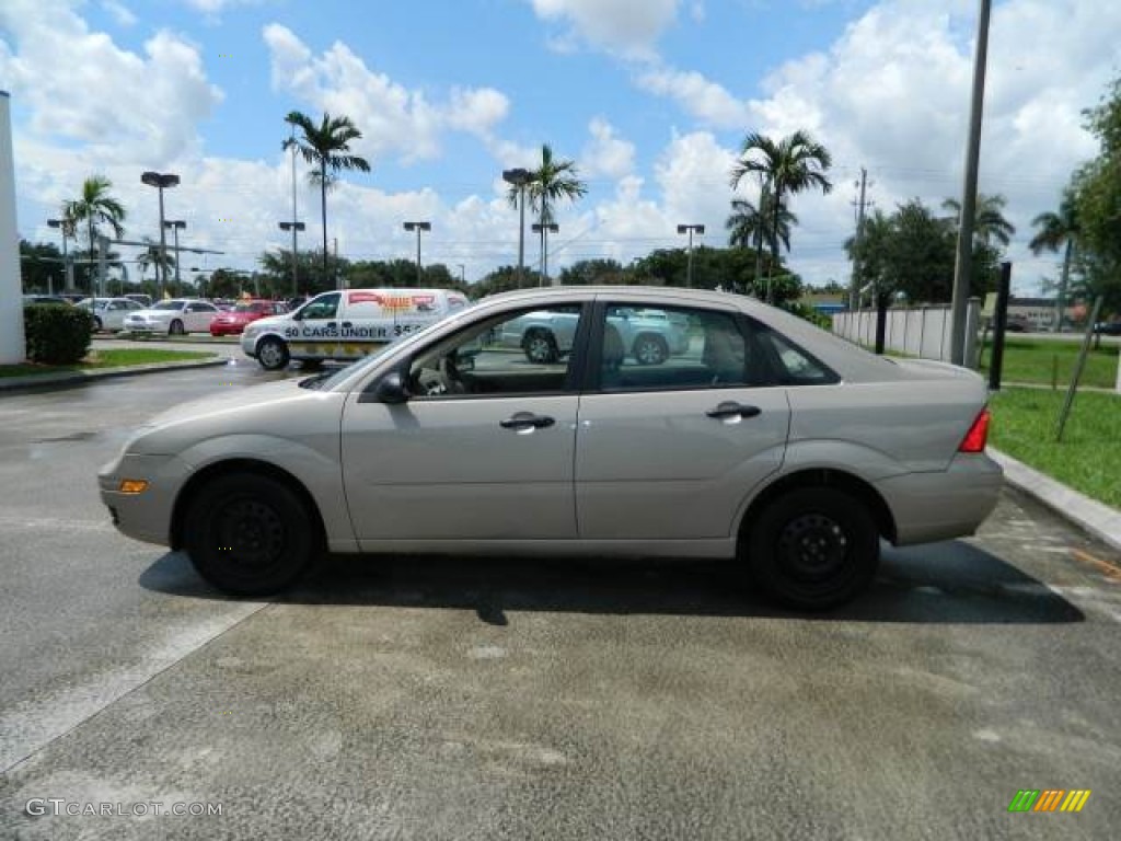 2006 Focus ZX4 SE Sedan - Pueblo Gold Metallic / Dark Pebble/Light Pebble photo #6