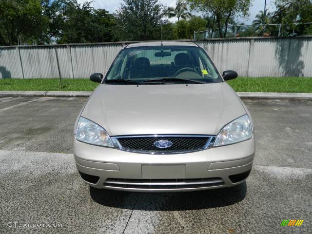 2006 Focus ZX4 SE Sedan - Pueblo Gold Metallic / Dark Pebble/Light Pebble photo #8