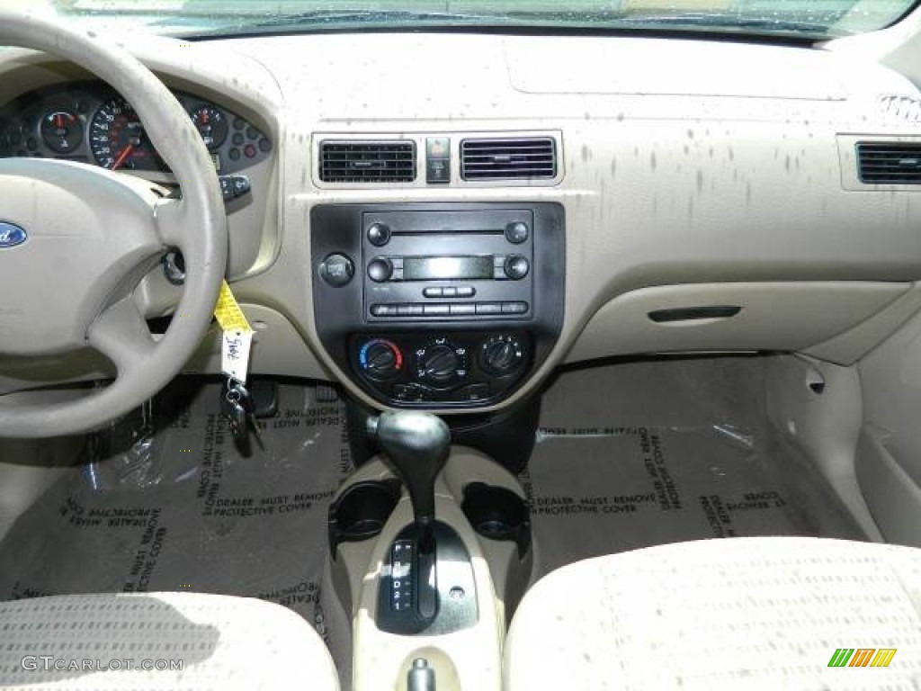 2006 Focus ZX4 SE Sedan - Pueblo Gold Metallic / Dark Pebble/Light Pebble photo #10