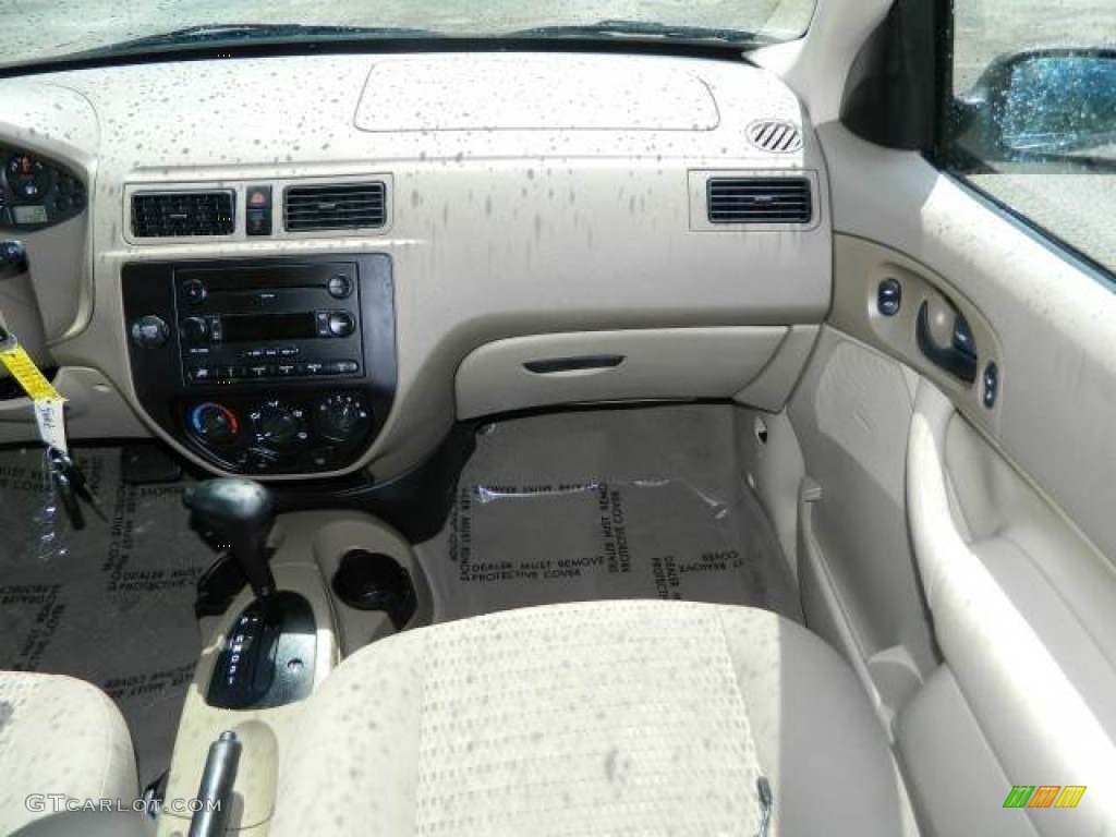 2006 Focus ZX4 SE Sedan - Pueblo Gold Metallic / Dark Pebble/Light Pebble photo #11