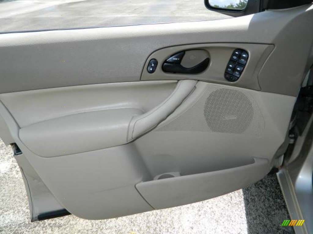 2006 Focus ZX4 SE Sedan - Pueblo Gold Metallic / Dark Pebble/Light Pebble photo #15