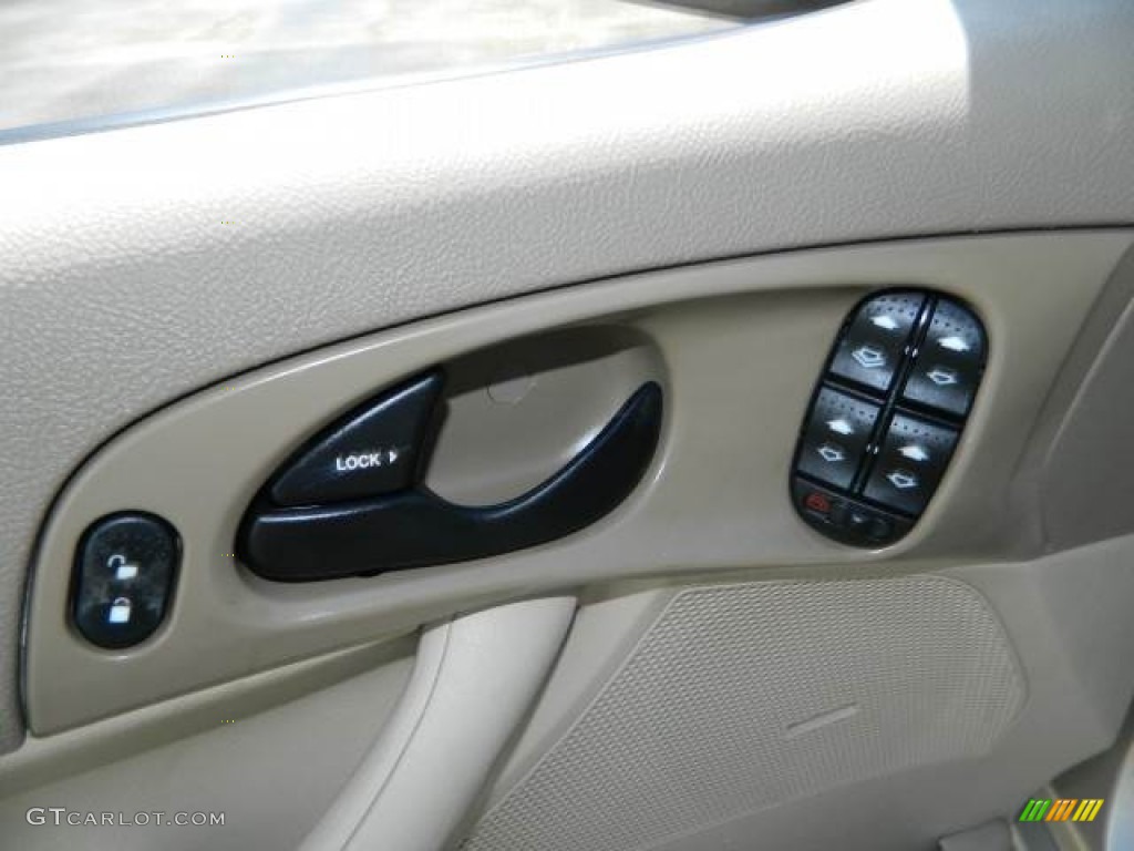 2006 Focus ZX4 SE Sedan - Pueblo Gold Metallic / Dark Pebble/Light Pebble photo #16