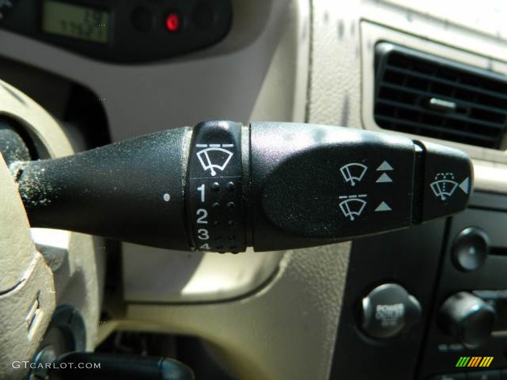 2006 Focus ZX4 SE Sedan - Pueblo Gold Metallic / Dark Pebble/Light Pebble photo #23