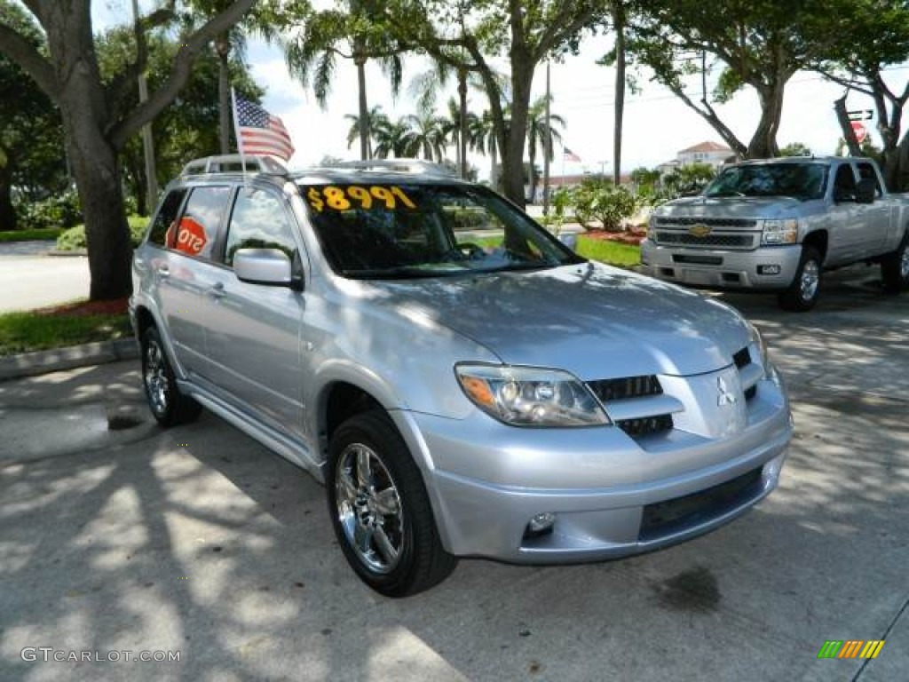 2006 Outlander SE - Cool Silver Metallic / Charcoal photo #1