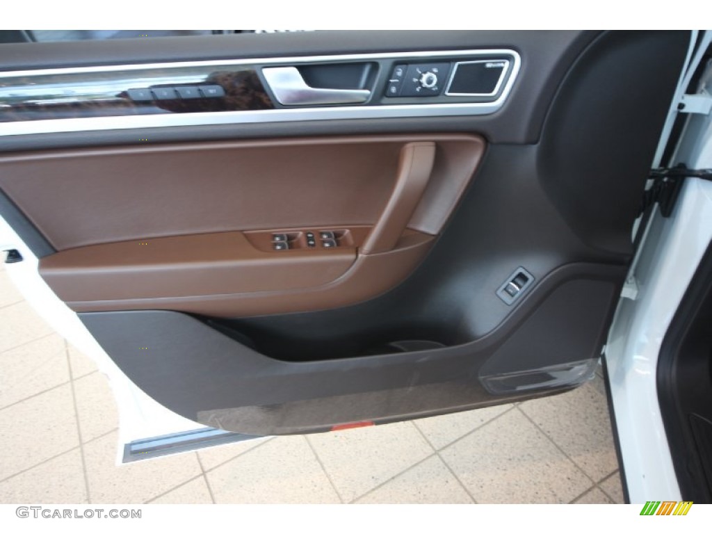 2013 Volkswagen Touareg TDI Executive 4XMotion Door Panel Photos