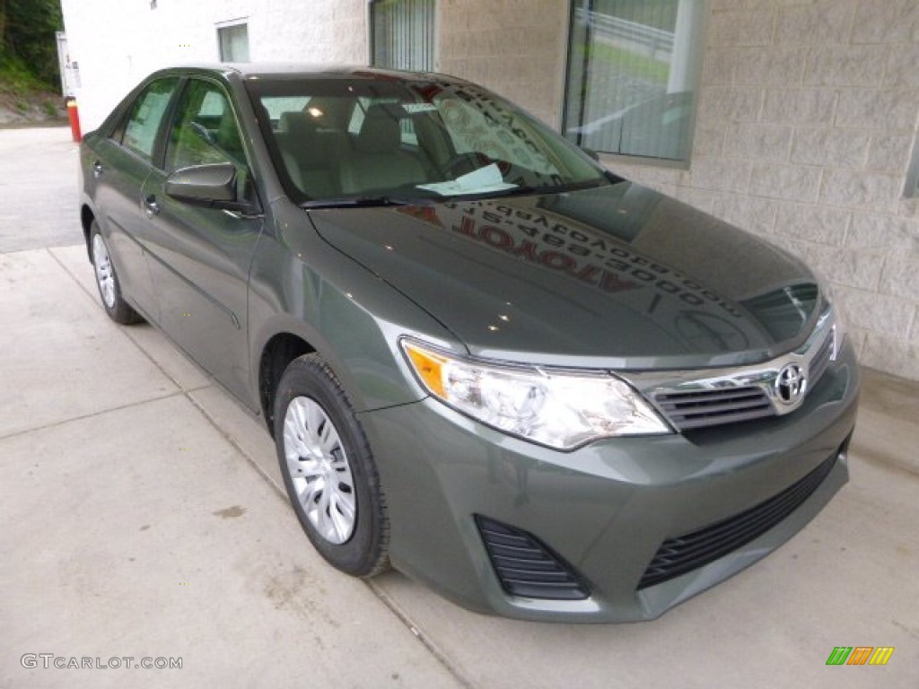 2013 Camry L - Cypress Green Metallic / Ivory photo #7