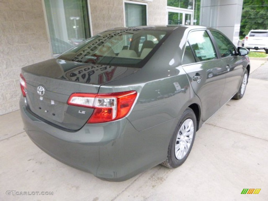 2013 Camry LE - Cypress Green Metallic / Ivory photo #2