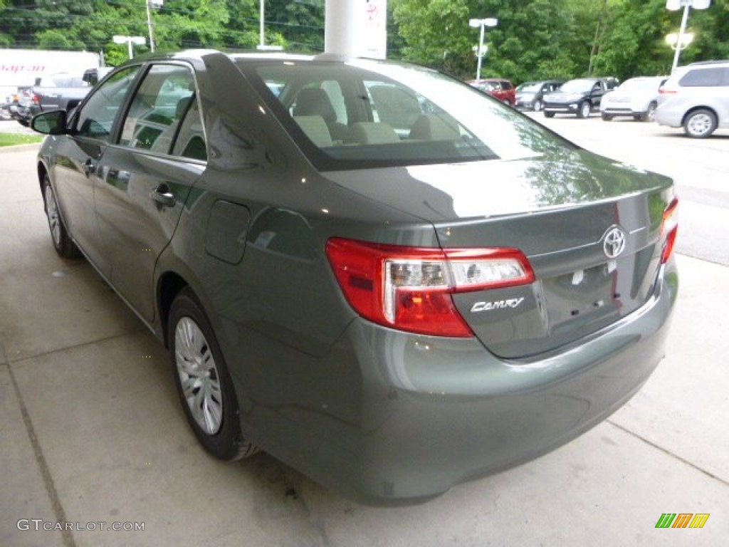 2013 Camry LE - Cypress Green Metallic / Ivory photo #4