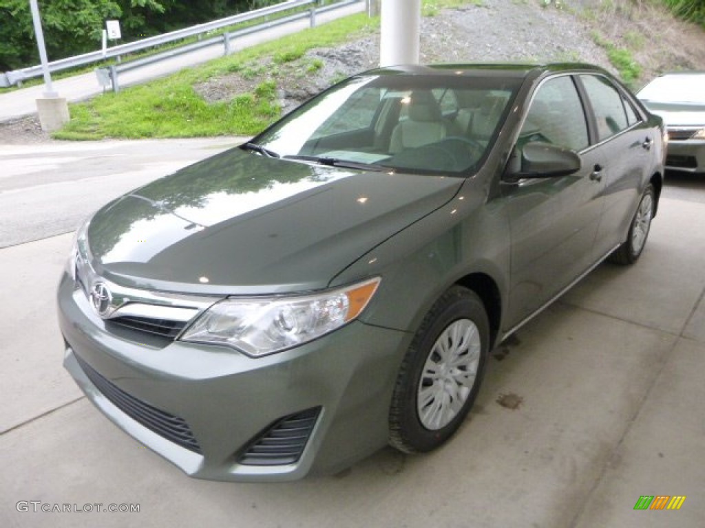 2013 Camry LE - Cypress Green Metallic / Ivory photo #5