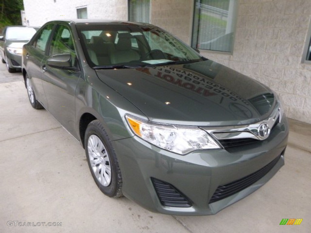 2013 Camry LE - Cypress Green Metallic / Ivory photo #7