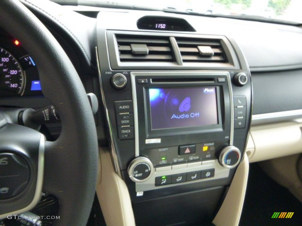 2013 Camry LE - Cypress Green Metallic / Ivory photo #17