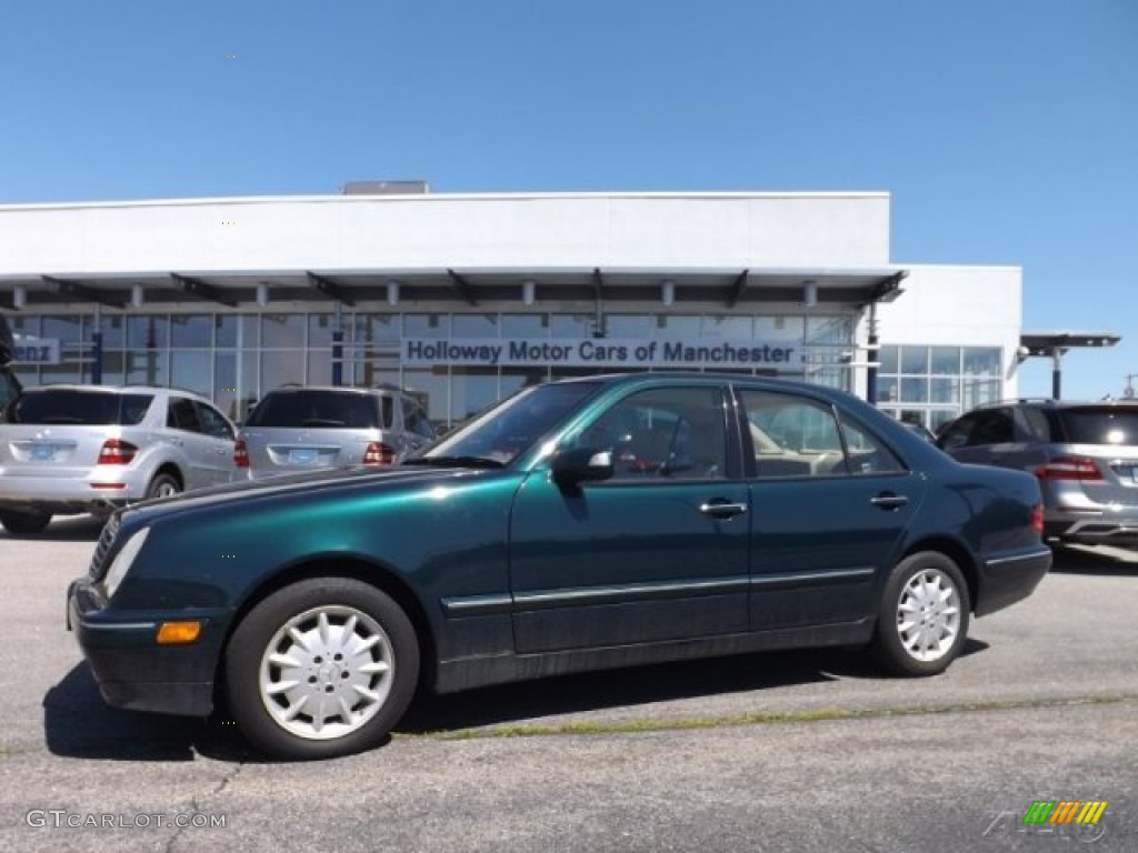 Everest Green Metallic Mercedes-Benz E