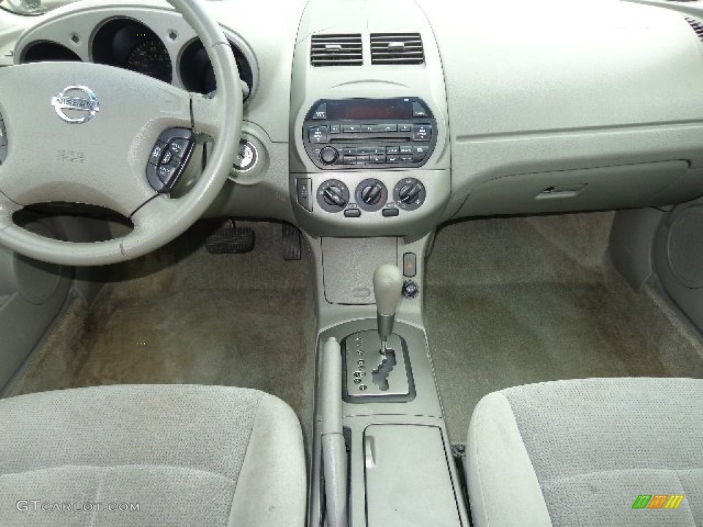 2002 Altima 2.5 S - Opal Blue Metallic / Charcoal Black photo #16