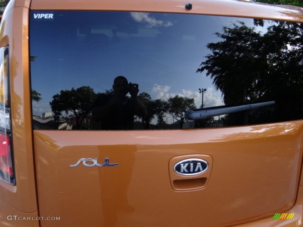 2011 Soul + - Ignition Orange / Black Soul Logo Cloth photo #23