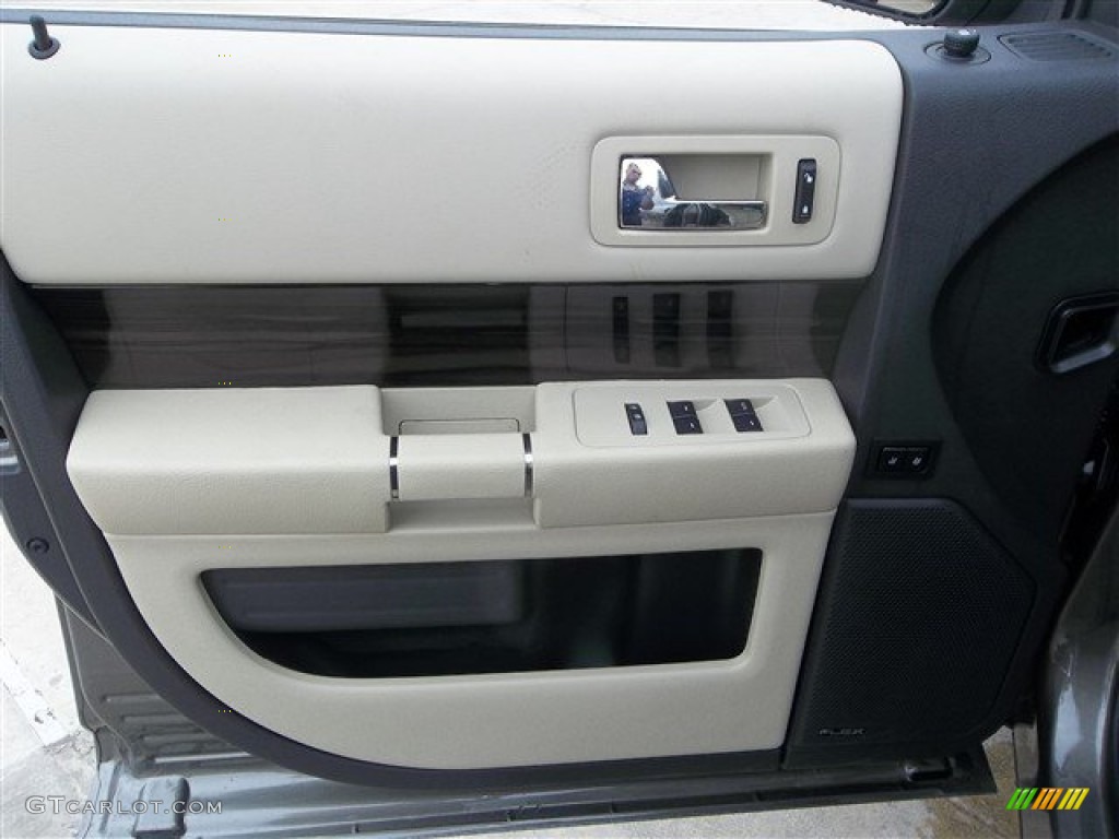 2014 Ford Flex SEL Door Panel Photos