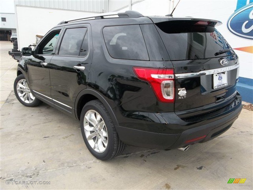 2013 Explorer XLT - Tuxedo Black Metallic / Charcoal Black photo #4