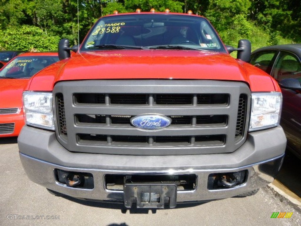 2005 F250 Super Duty XL Regular Cab 4x4 - Red Clearcoat / Medium Flint photo #5