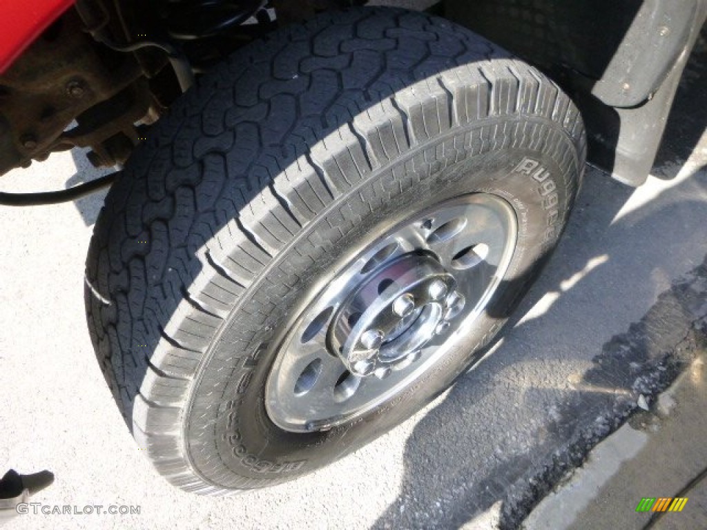 2005 F250 Super Duty XL Regular Cab 4x4 - Red Clearcoat / Medium Flint photo #6