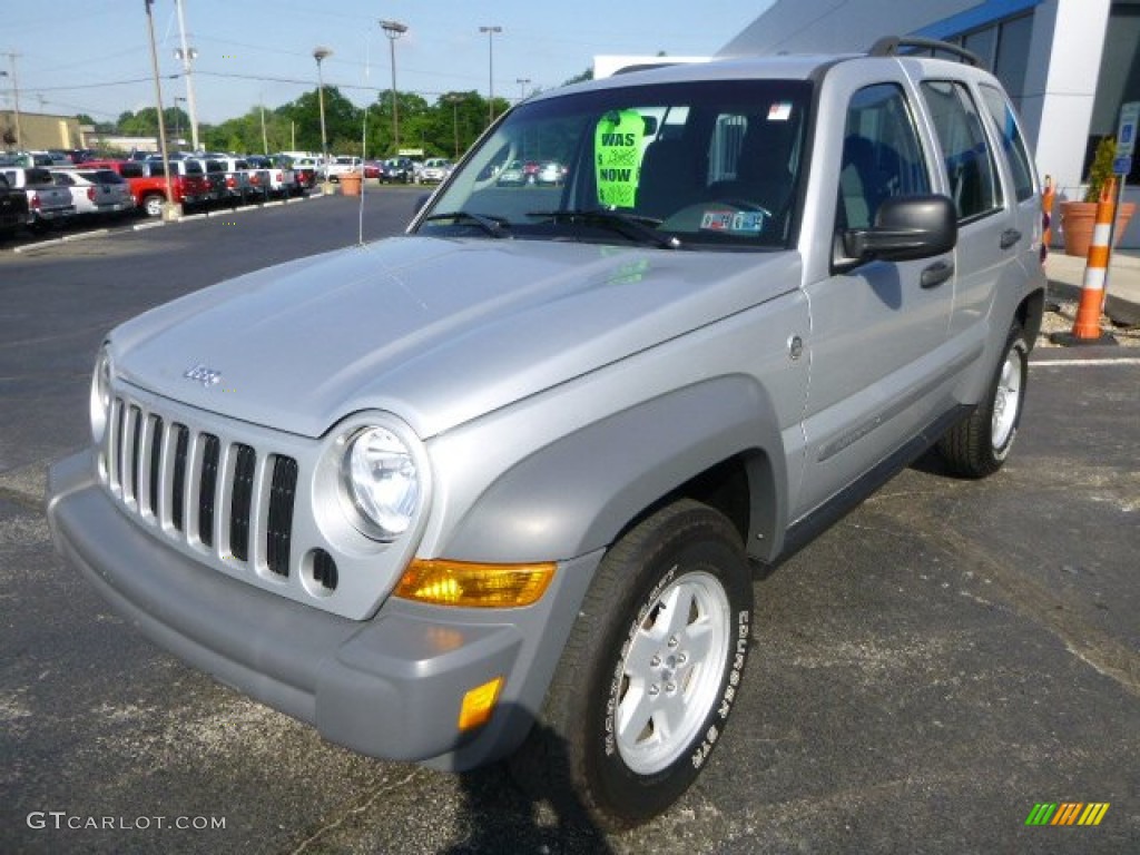 Bright Silver Metallic 2005 Jeep Liberty Sport 4x4 Exterior Photo #82365059