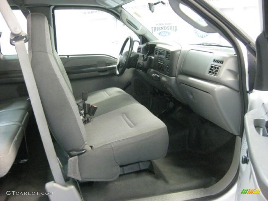 2004 Ford F250 Super Duty XL SuperCab 4x4 Front Seat Photo #82365129