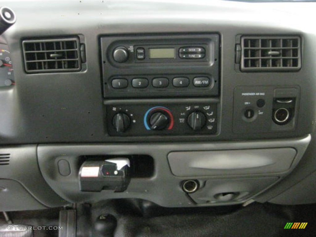 2004 Ford F250 Super Duty XL SuperCab 4x4 Controls Photos