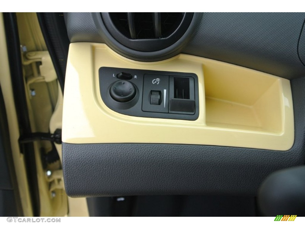 2013 Chevrolet Spark LT Controls Photo #82365303