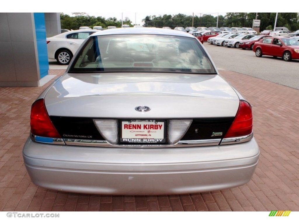 2011 Crown Victoria LX - Silver Birch Metallic / Light Camel photo #14