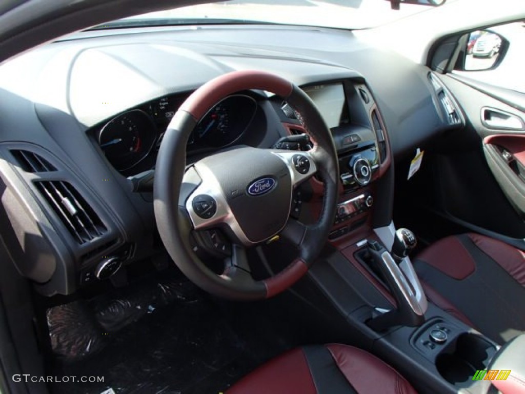 2013 Ford Focus SE Hatchback Tuscany Red Dashboard Photo #82372906